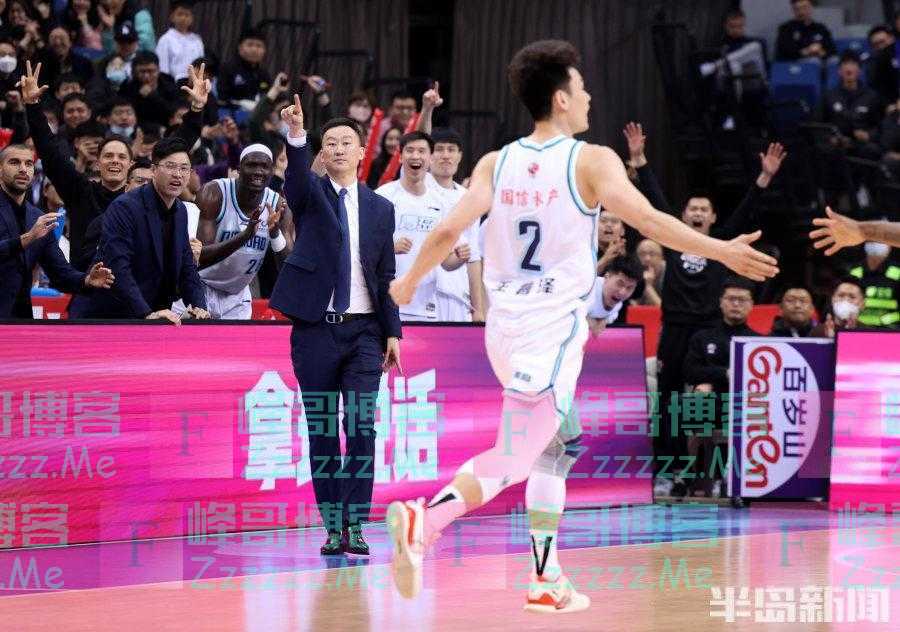 “林葳”不乱？完成双杀！青岛男篮战胜同曦逼近季后赛区，主场再次爆满