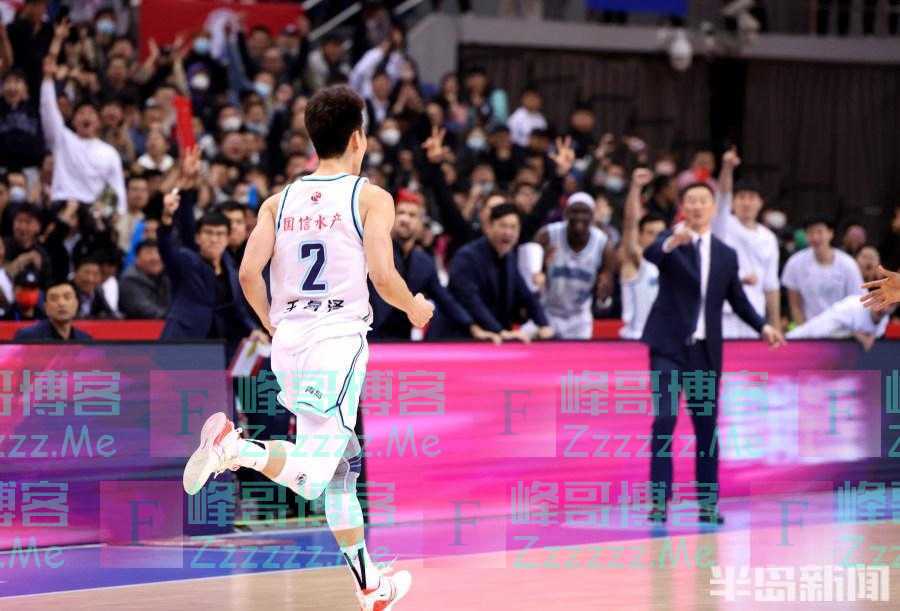 “林葳”不乱？完成双杀！青岛男篮战胜同曦逼近季后赛区，主场再次爆满