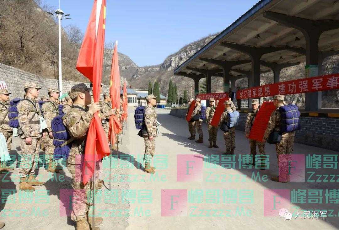 战味十足,这场野外拉练太飒了!