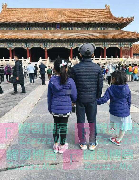 郭晶晶带孩子们逛故宫爬长城:最美人间四月天