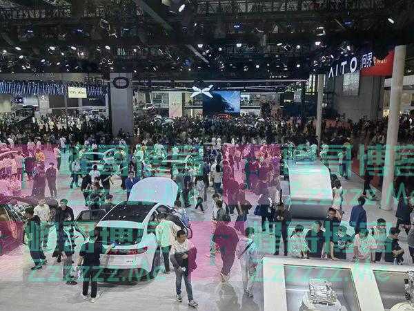 全天预计17万人流！上海车展迎来首个普通观众日，截至13时12万人次参观