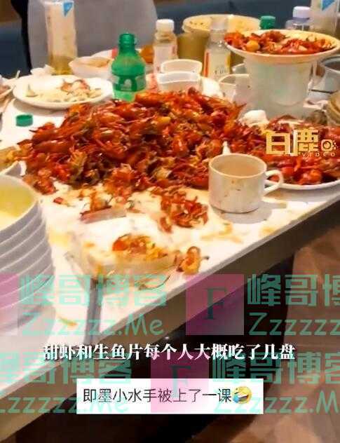 7人吃自助4小时炫300多个螃蟹摆满桌,还吃了80多碗杨枝甘露,最后吃到人家下班