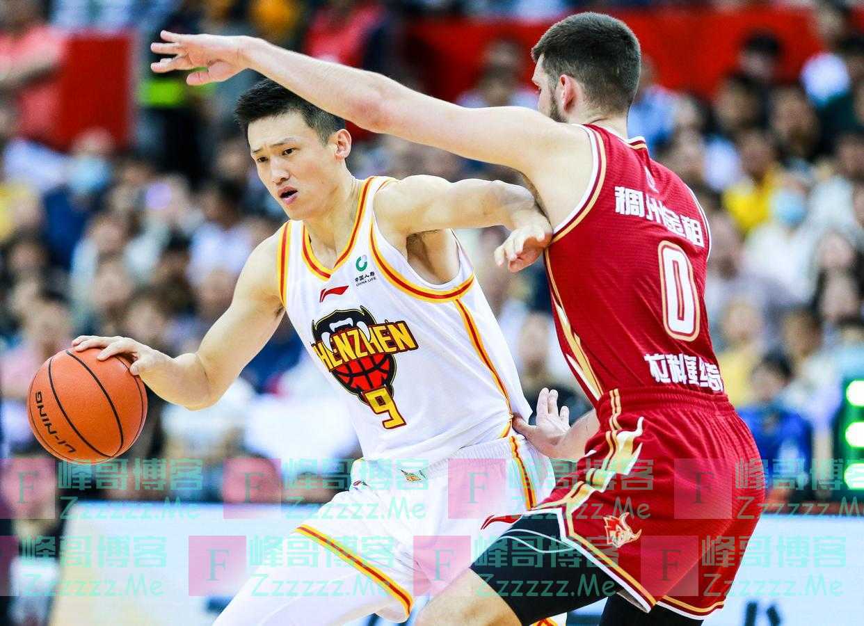 平心而论｜周鹏的微笑与那层薄薄的窗户纸