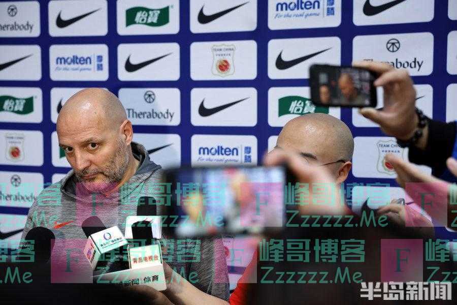 球员忙训练，教练跟充电！男篮短训营，真是不简单，主帅强调国家荣誉感