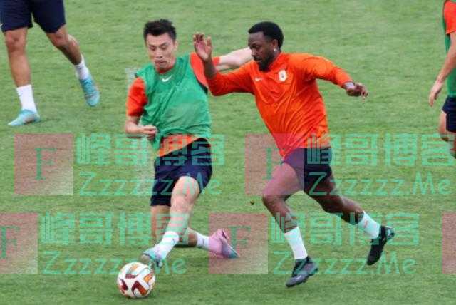 崔康熙带泰山队首练,与费莱尼握手打破谣言,费南多参与合练