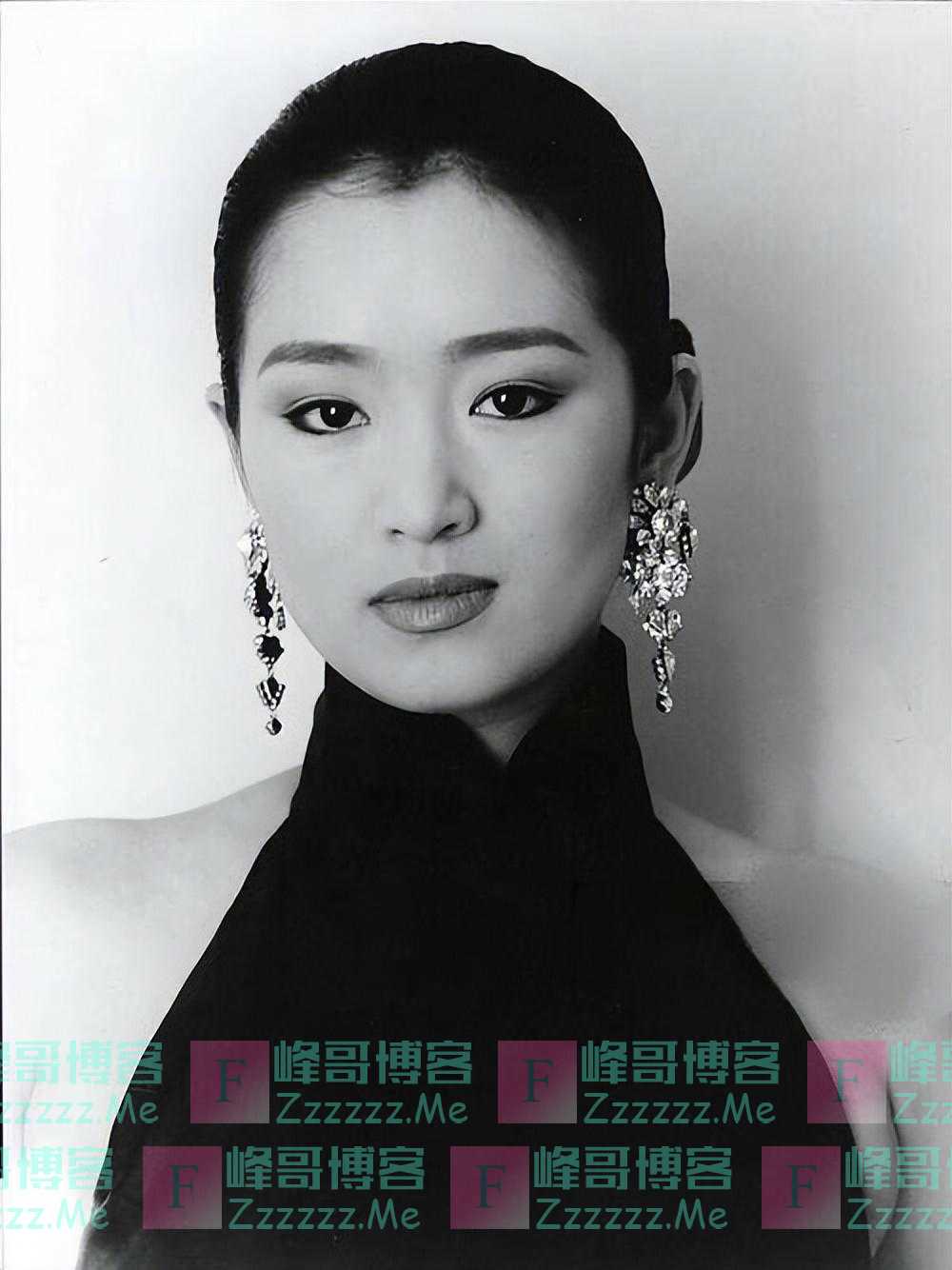 陪马克龙访华的巩俐，“野心”全在脸上，早已走上另一条大道