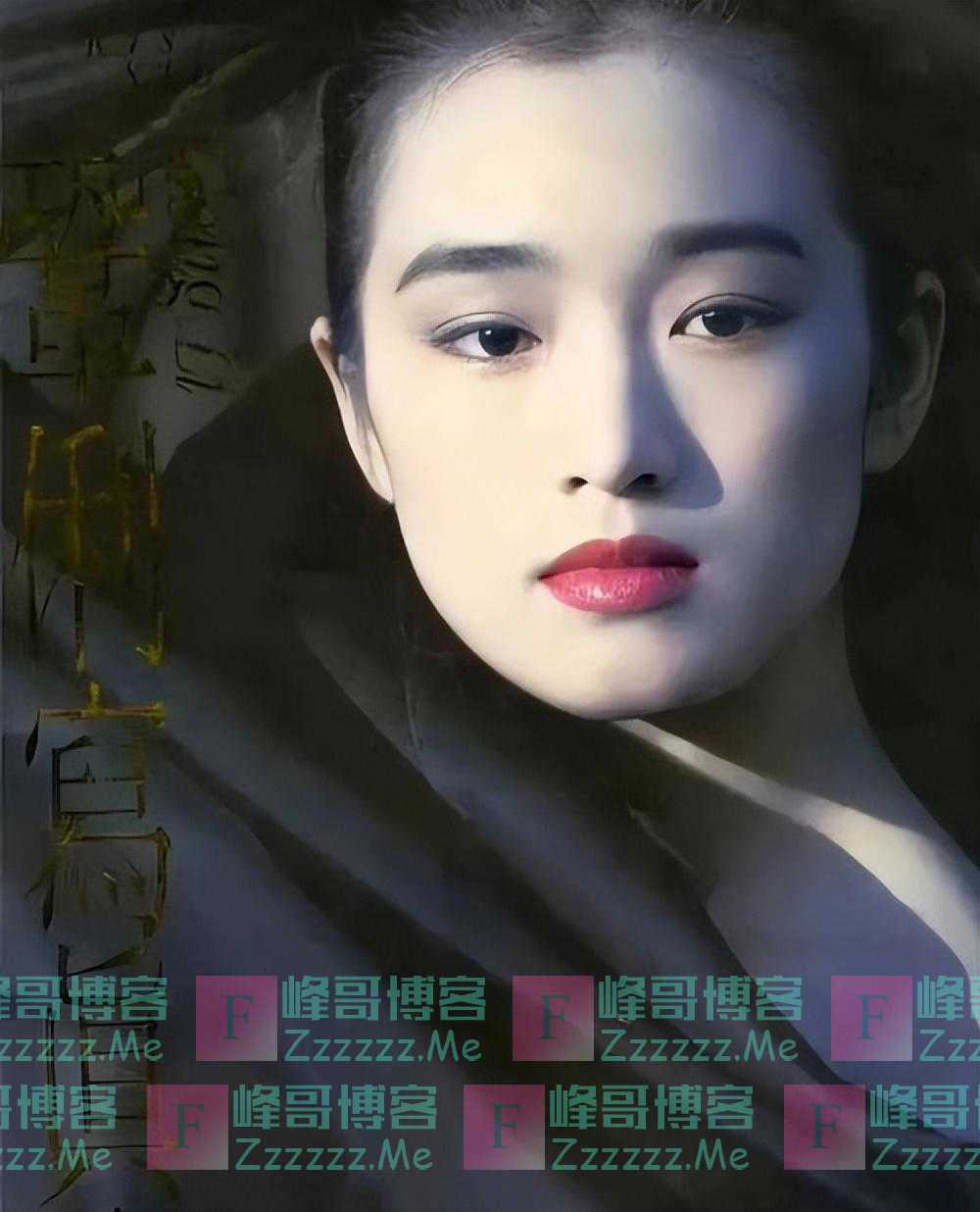 陪马克龙访华的巩俐，“野心”全在脸上，早已走上另一条大道