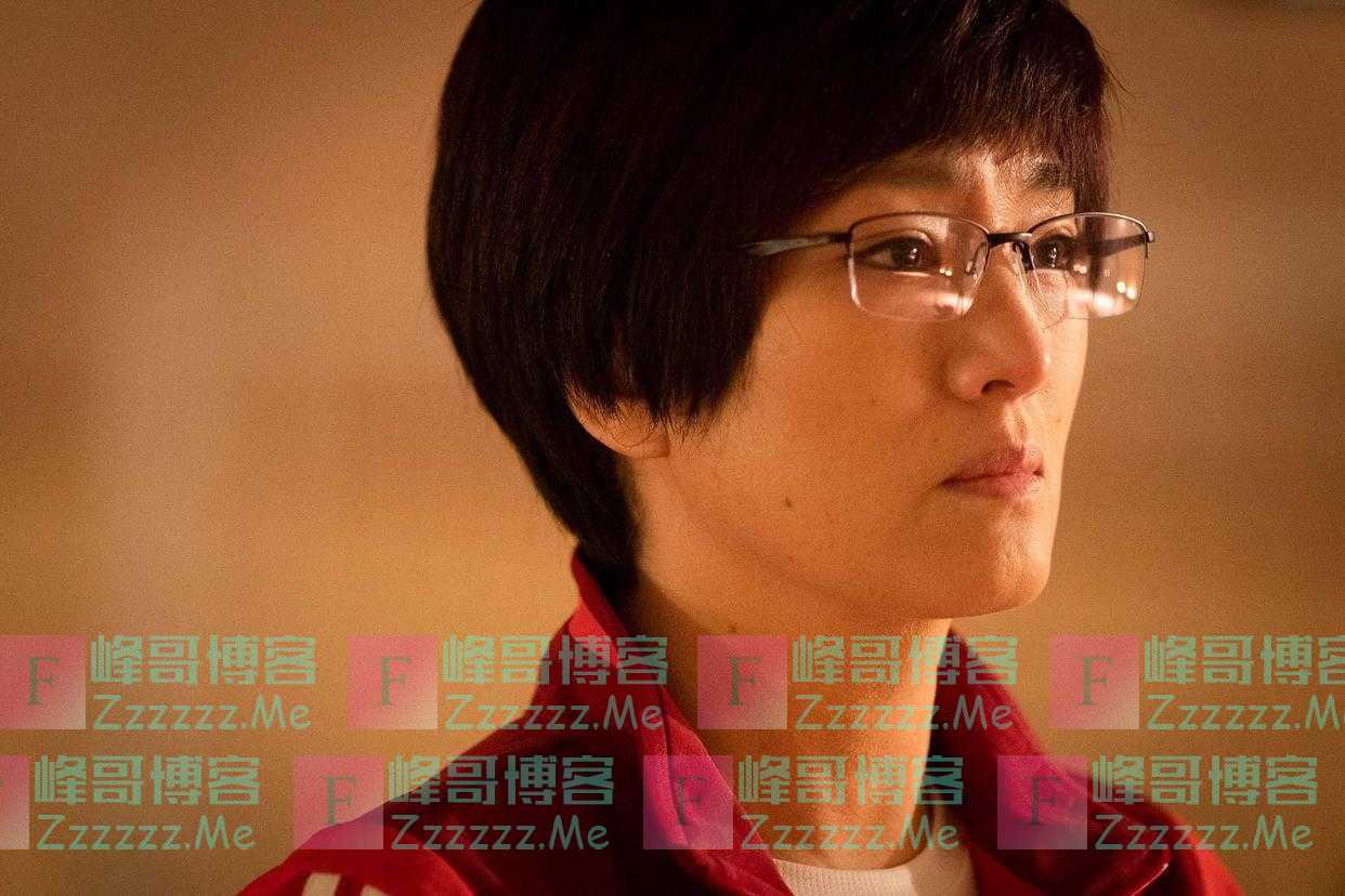 陪马克龙访华的巩俐，“野心”全在脸上，早已走上另一条大道