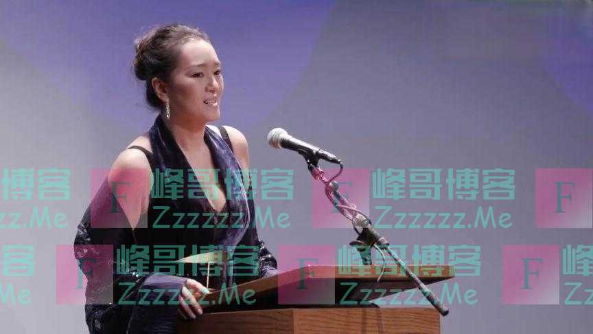 陪马克龙访华的巩俐，“野心”全在脸上，早已走上另一条大道