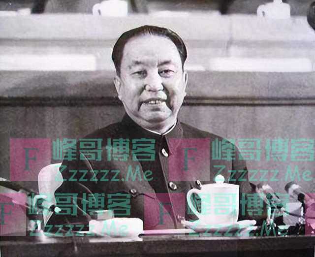 1981年，华国锋突然辞职，中央7位领导跟着隐退，究竟发生了什么