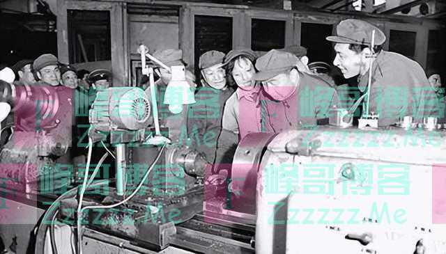 1981年,华国锋突然辞职,中央7位领导跟着隐退,究竟发生了什么