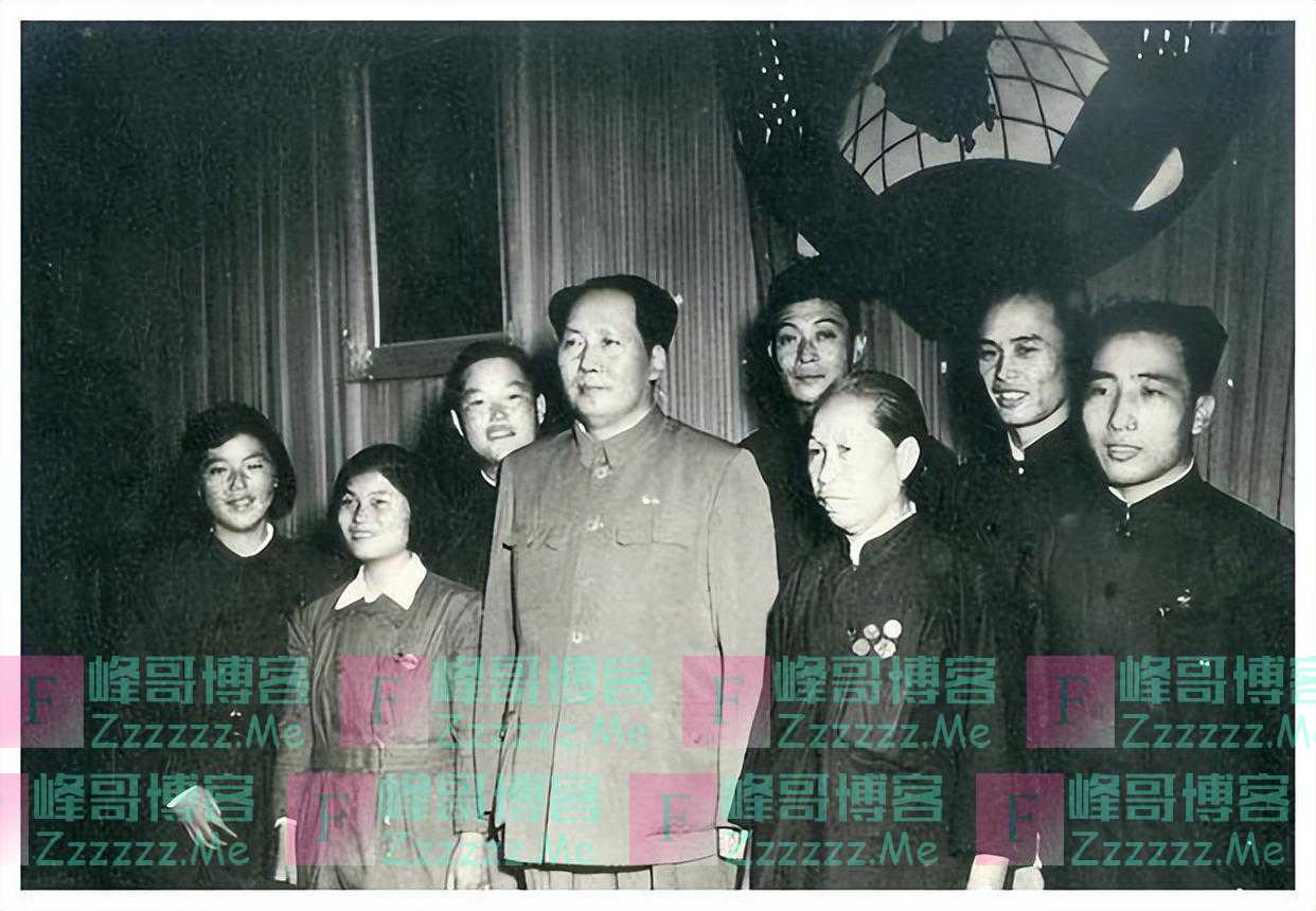 毛主席生平有四位女秘书,其中两位成为了主席的妻子,分别是谁?