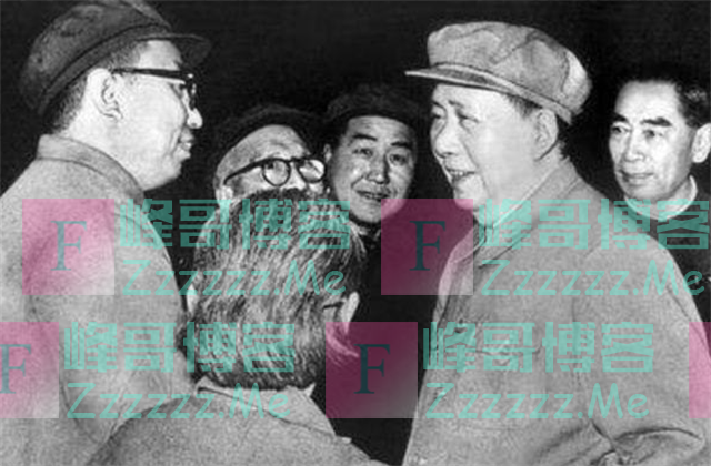 华国锋卸任后，有高官来他家后报出官职，华国锋摆手说了7个字