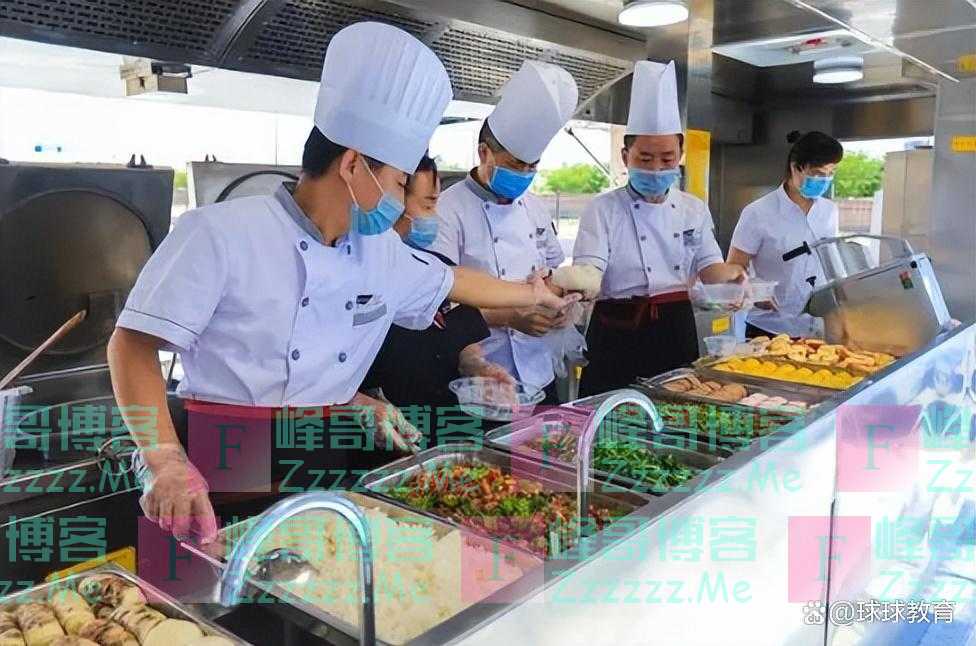 2元的公务员食堂,外面50元都买不到,15元的学生食堂更为心酸