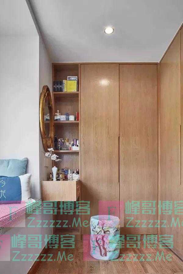 不要在卧室放独立衣柜啦，现在时髦这种衣柜，不吃灰也不占地！