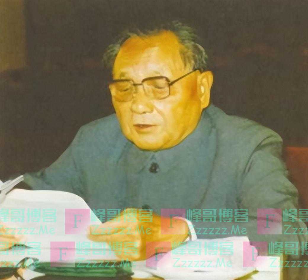 1982年，邓小平当选军委主席，其他4位军委副主席分别是谁？