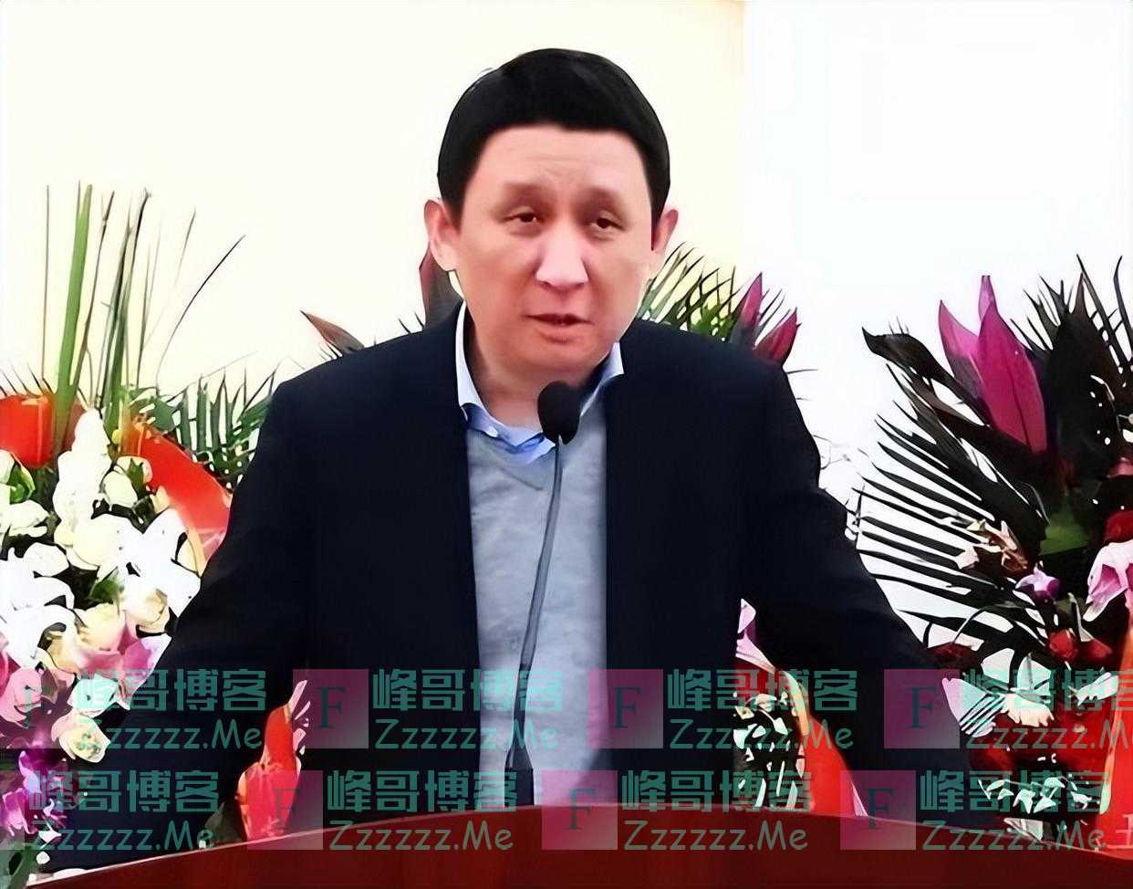 他是江青唯一的外孙,高中毕业就去打工,如今娶了薄一波的外孙女