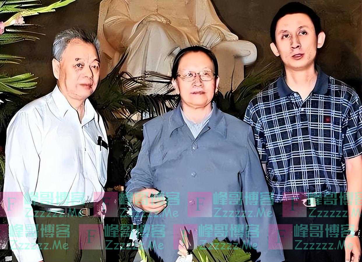 他是江青唯一的外孙,高中毕业就去打工,如今娶了薄一波的外孙女