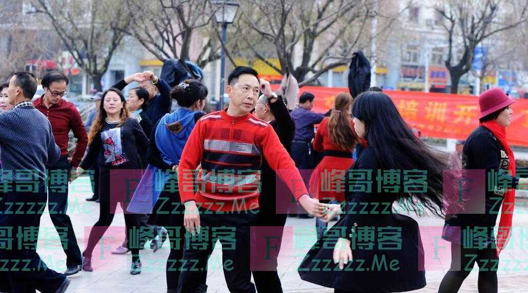 65岁大爷用自己的真实经历阐述：跳交谊舞的女人，都不是省油的灯