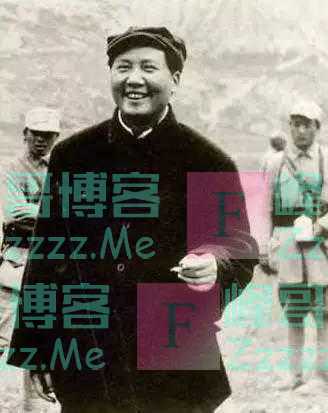 1962年毛岸青回乡祭母，在墓碑前跪拜时遭妻子制止，顿时心领神会