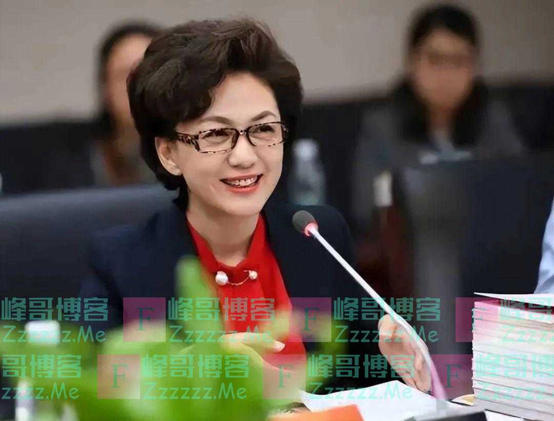 央视大换血!她俩不再担任主持人