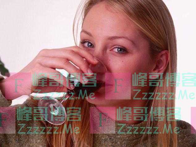 若碰到刚一喝酒就脸红的人，请尽量远离，过来人告诉你原因