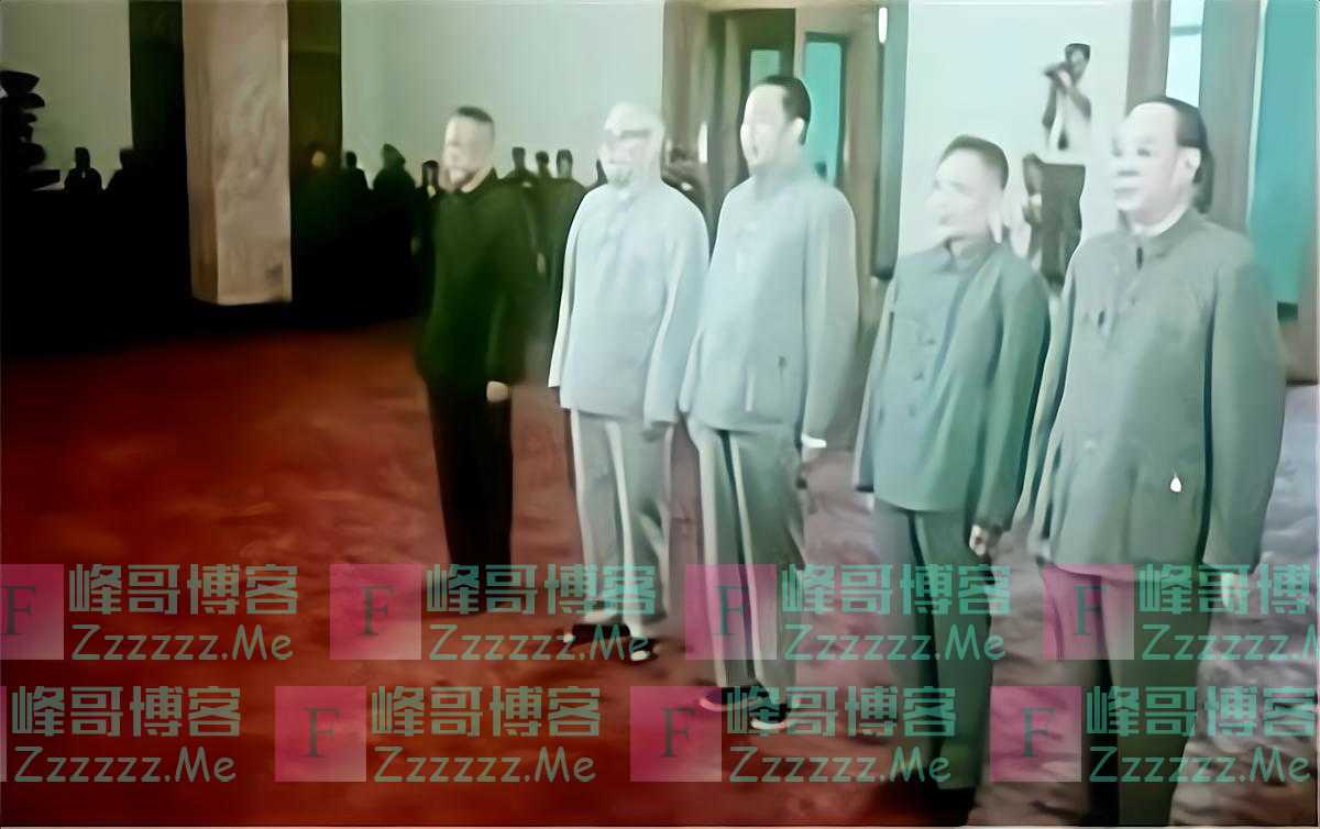 毛主席像已挂在天安门74年，还会挂多久？邓小平同志早给出了答案