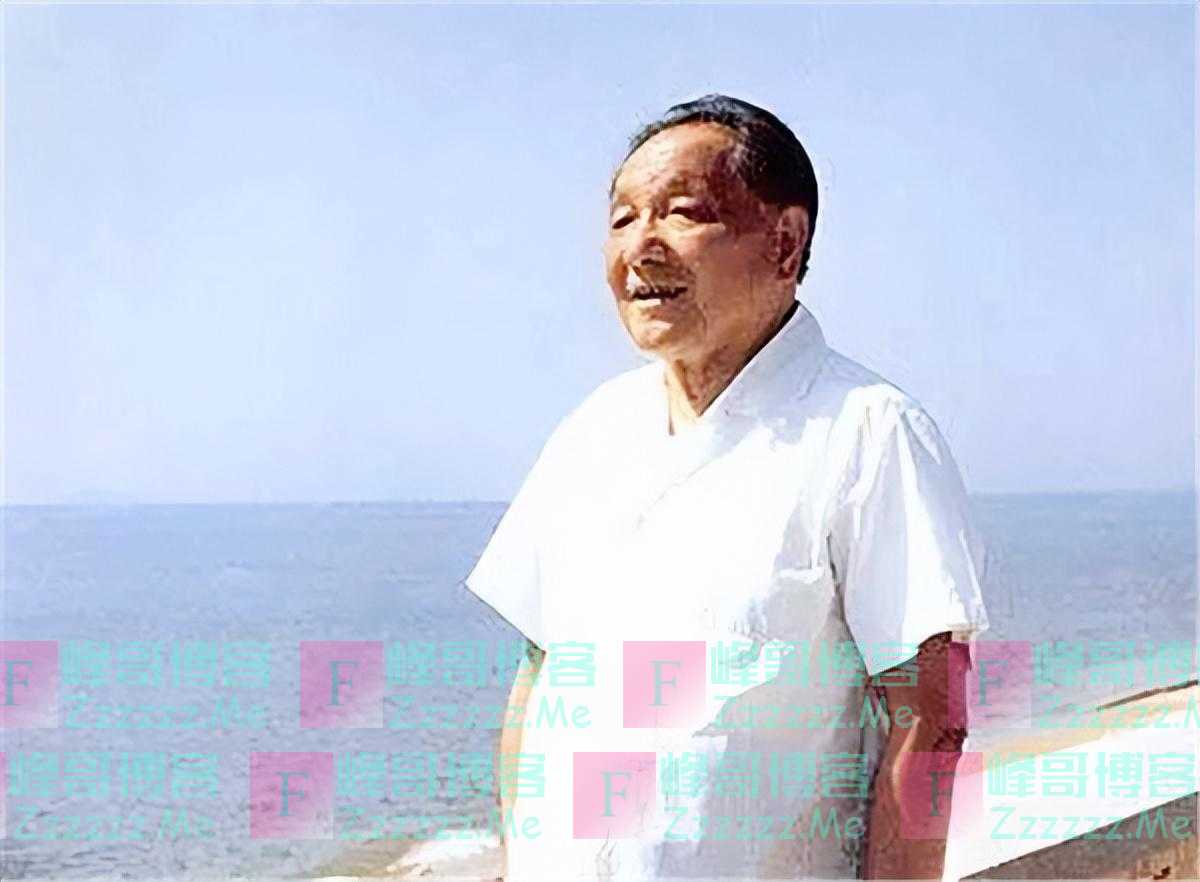 毛主席像已挂在天安门74年，还会挂多久？邓小平同志早给出了答案