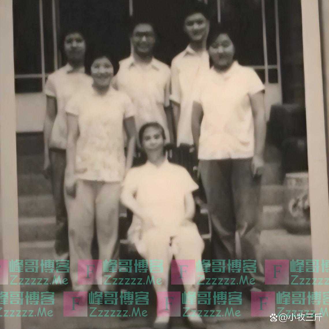 79年贺子珍去纪念堂，看到水晶棺下意识伸手，有人提醒：请勿触碰