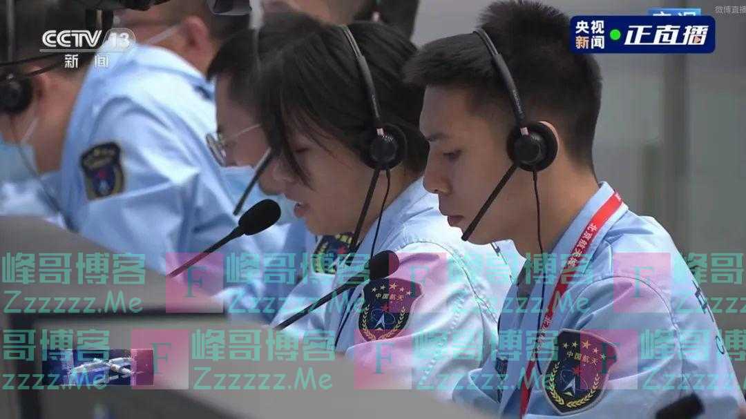 航天任务大厅里，他们为什么站着工作？