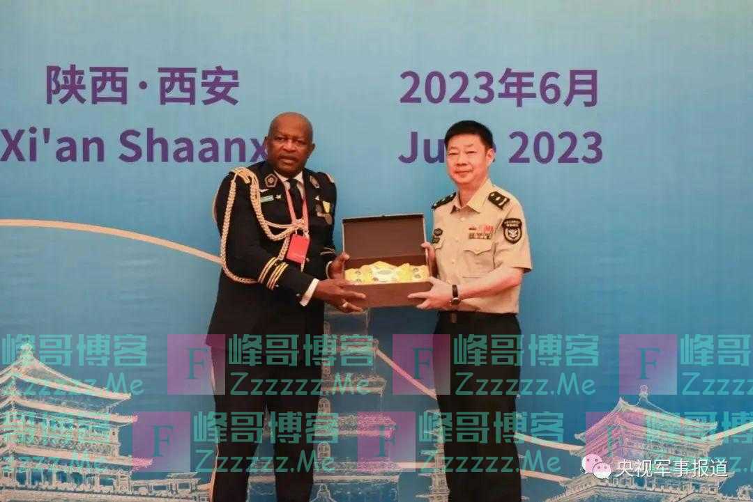 驻华武官赴中部战区参观访问