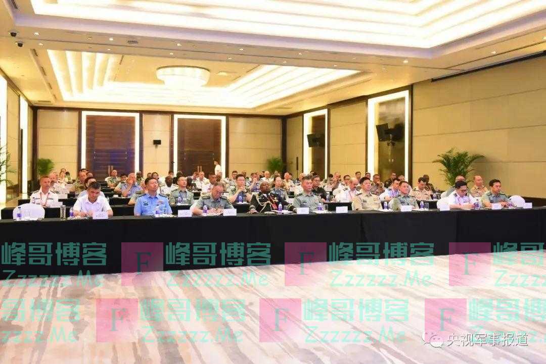 驻华武官赴中部战区参观访问