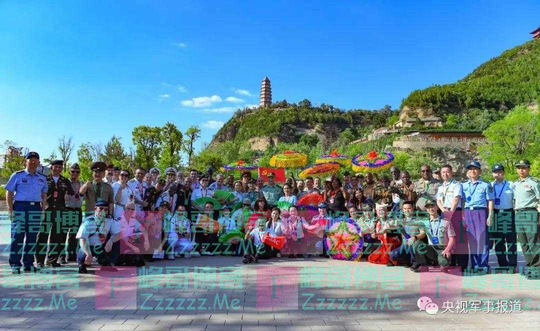 驻华武官赴中部战区参观访问