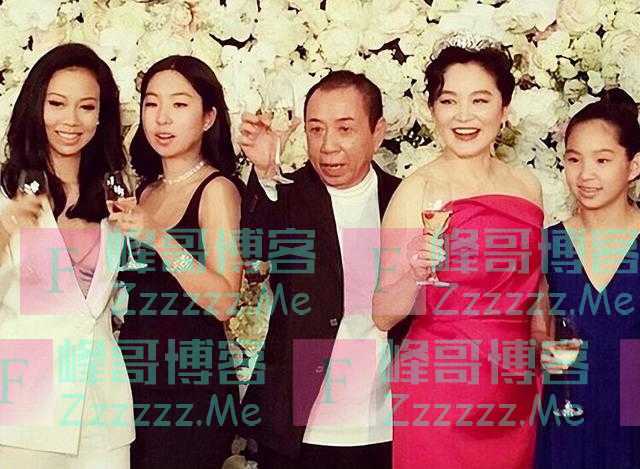 林青霞请莫言到豪宅吃饺子喝茅台，事实证明，她已走上另一条大道