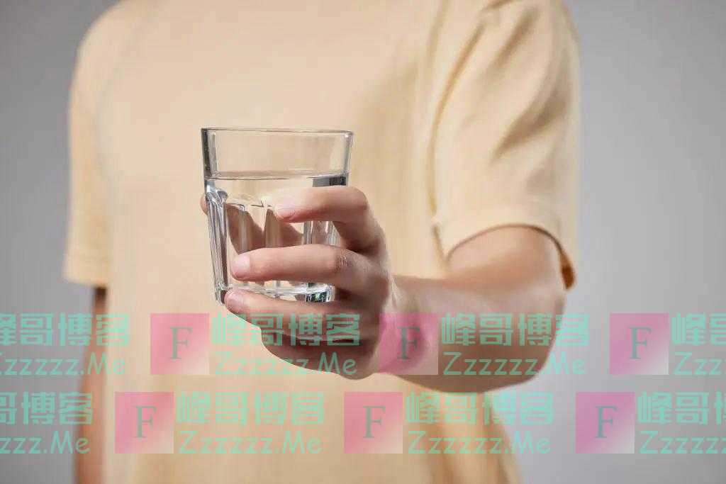 早上空腹喝水，比不吃早饭还伤身？专家：怎么喝，喝多少，都有讲究！