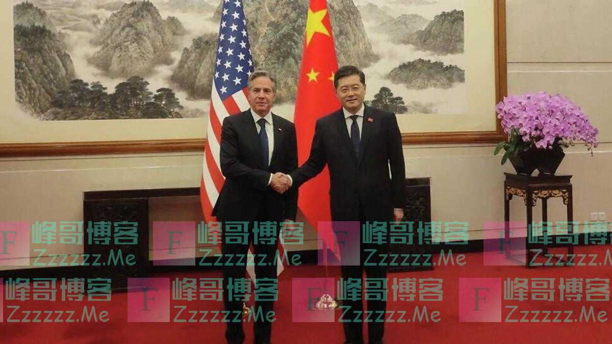 中美激烈交锋后，布林肯车队深夜离场，王毅三句话让人印象深刻