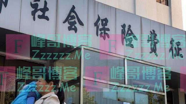 养老保险一年交7000元,自己缴纳15年,退休后一个月能领多少钱?