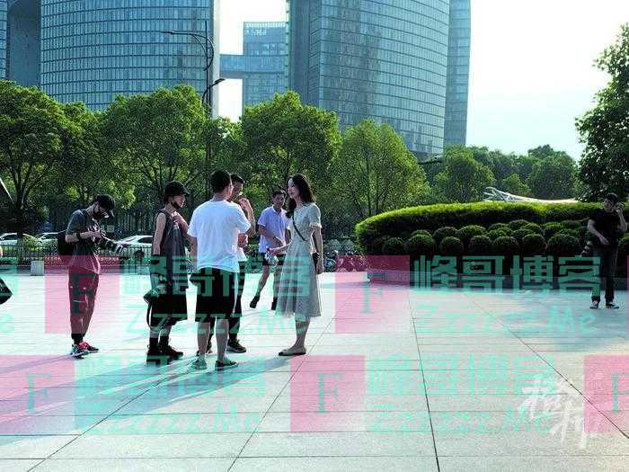 为什么街拍的黄金时代已经过去，却发生街拍史上最大社会新闻？杭州资深街拍摄影师分析街拍背后的商业逻辑