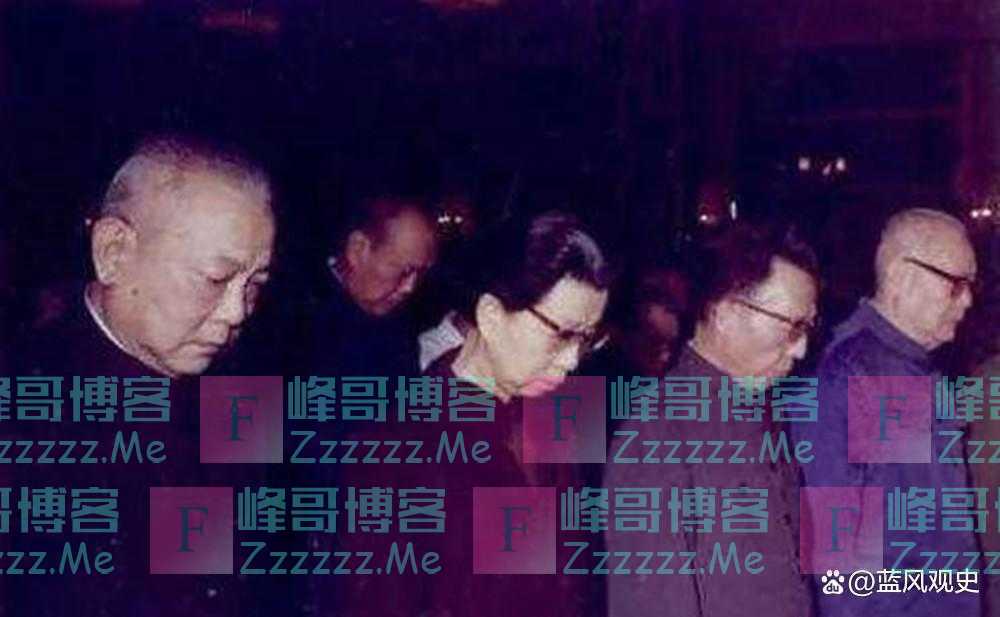 毛主席刚逝，江青提出一个荒唐建议，叶剑英怒道：排第一的是治丧