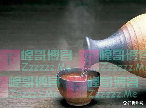 天气渐热，是喝白酒还是喝啤酒？牢记2不喝，春夏喝酒也舒服