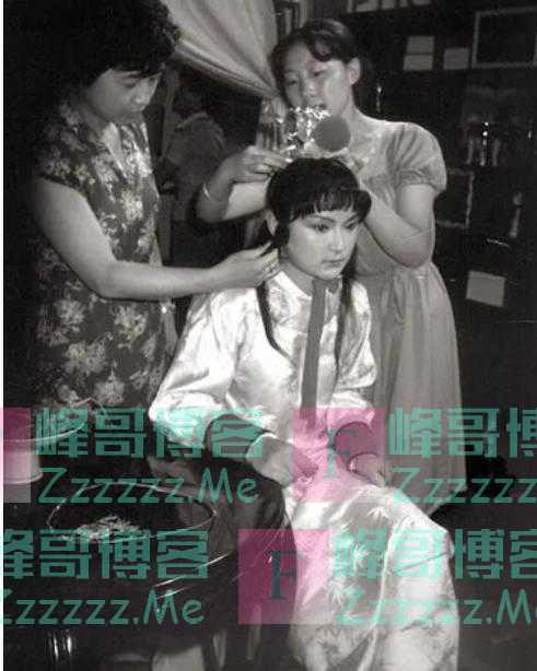 《红楼梦》第一美男贾琏,与女演员对戏太投入,曾被央视领导提醒