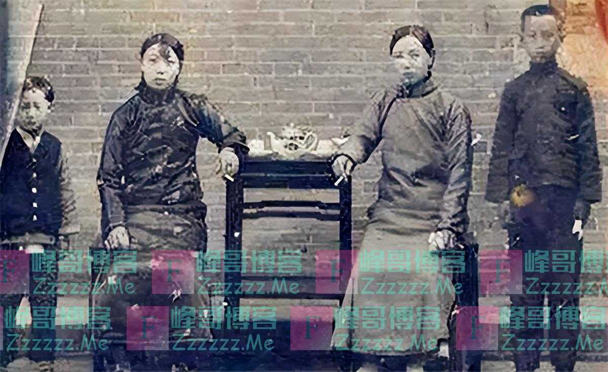 2010年,刘文彩之孙发起祭祖活动,原计划宴客75席,却来了上千人