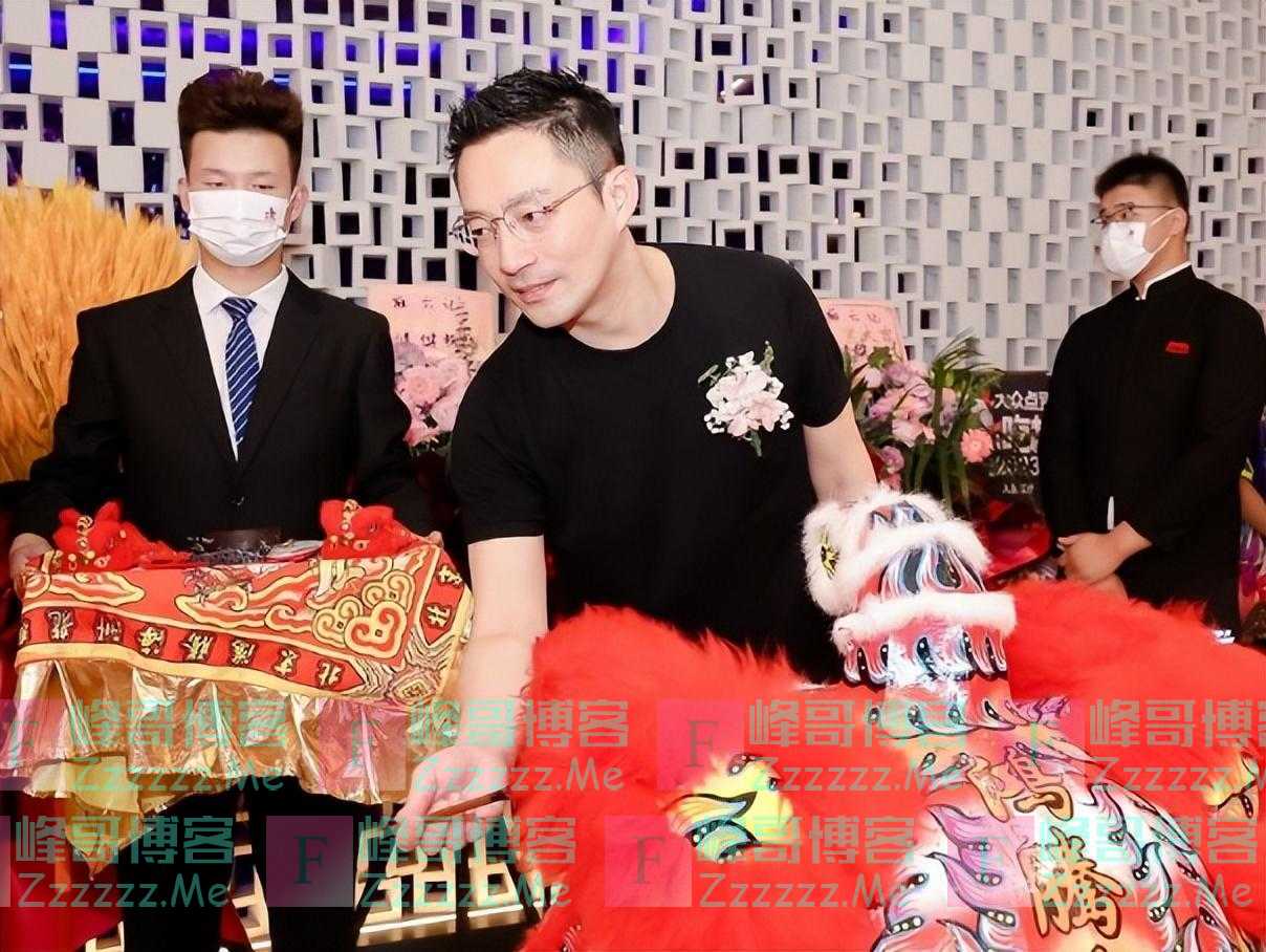 汪小菲正式返台接子女回京!张兰逛商场买小背心,大S恐人财两空