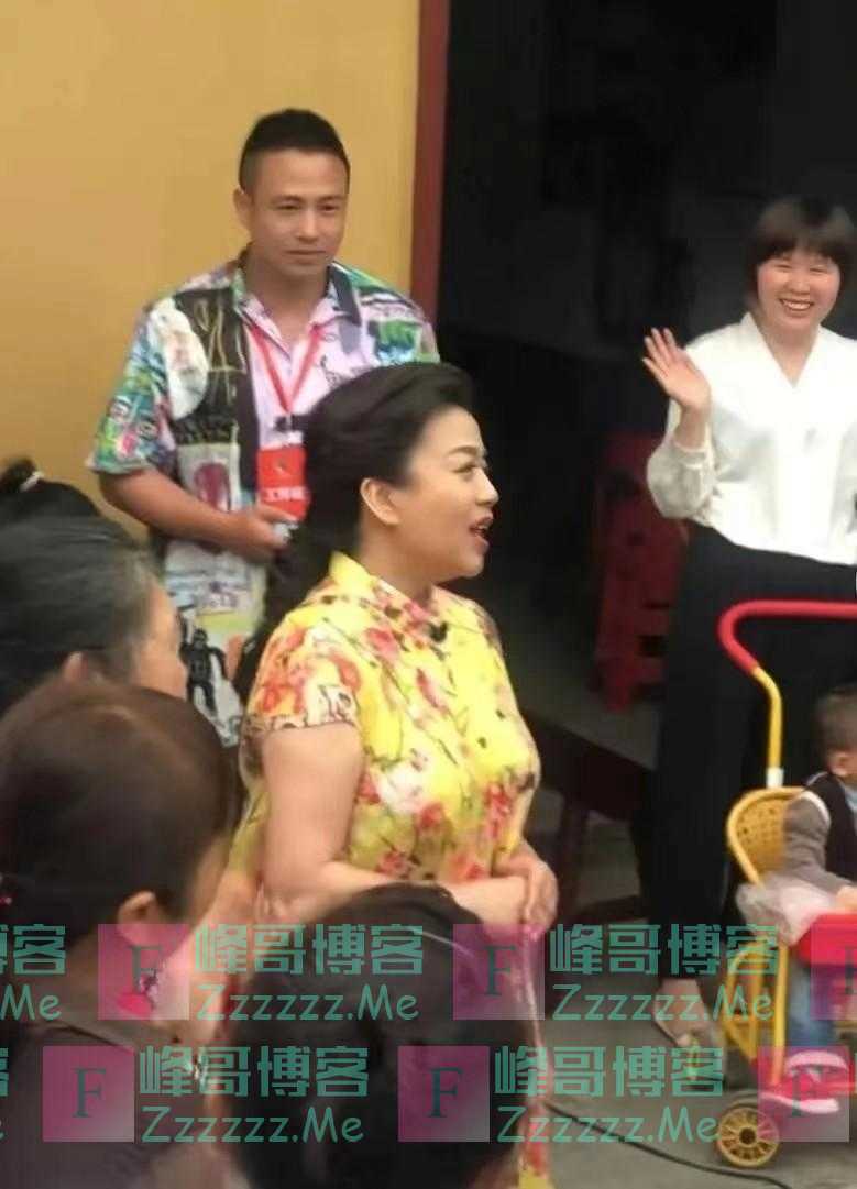 原来她就是李谷一的“女儿”，连登23次春晚，打扮朴素有贵妇美