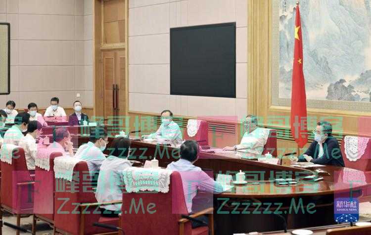 李强主持召开经济形势专家座谈会