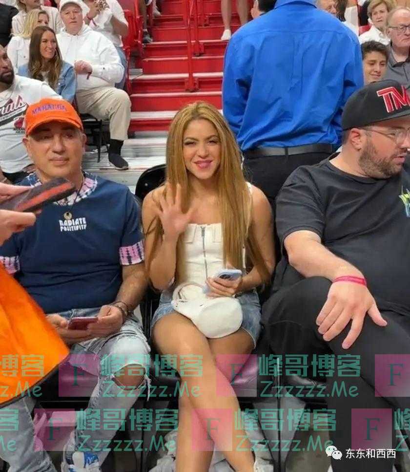 46岁拉丁天后夏奇拉离婚带两个娃，还有一群帅哥在后面追，不愧是你啊社交女王！