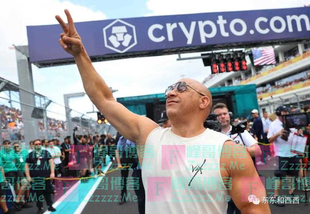 46岁拉丁天后夏奇拉离婚带两个娃，还有一群帅哥在后面追，不愧是你啊社交女王！