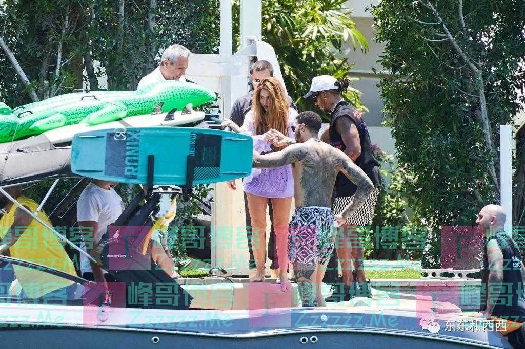 46岁拉丁天后夏奇拉离婚带两个娃，还有一群帅哥在后面追，不愧是你啊社交女王！