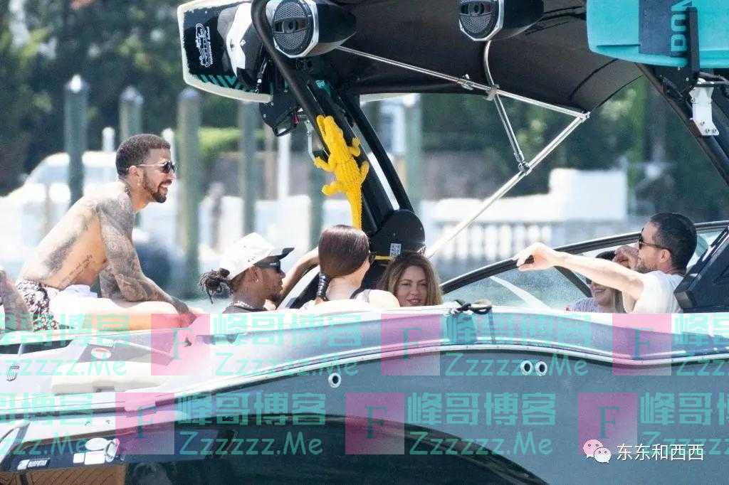 46岁拉丁天后夏奇拉离婚带两个娃，还有一群帅哥在后面追，不愧是你啊社交女王！