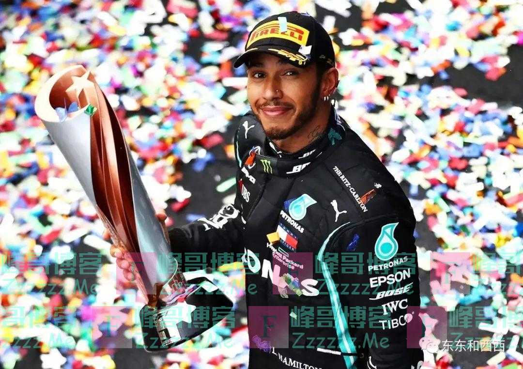 46岁拉丁天后夏奇拉离婚带两个娃，还有一群帅哥在后面追，不愧是你啊社交女王！